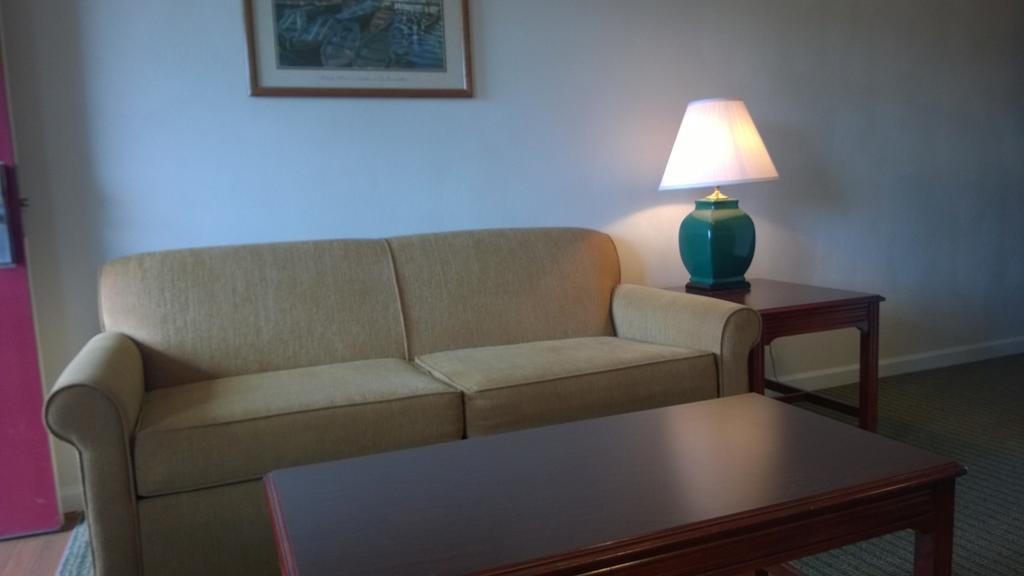 Affordable Suites Шарлотсвил Екстериор снимка