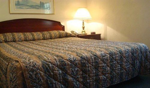 Affordable Suites Шарлотсвил Екстериор снимка