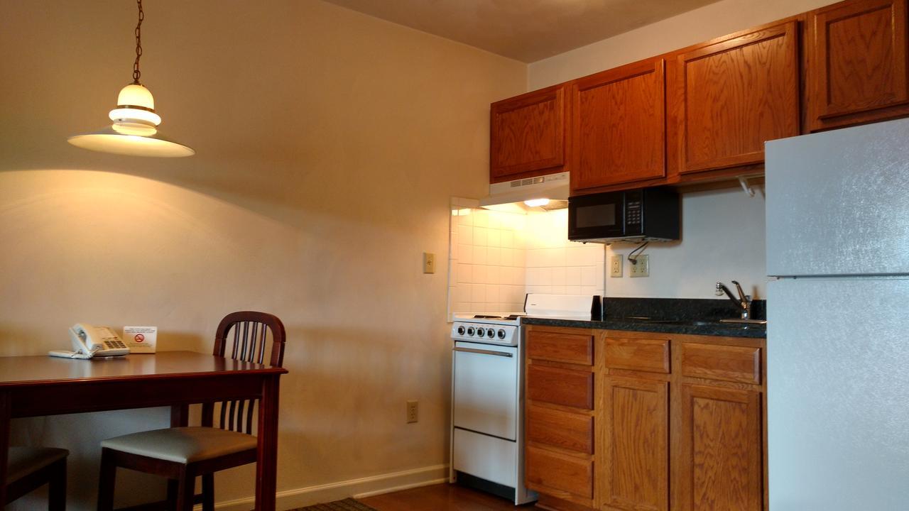 Affordable Suites Шарлотсвил Екстериор снимка