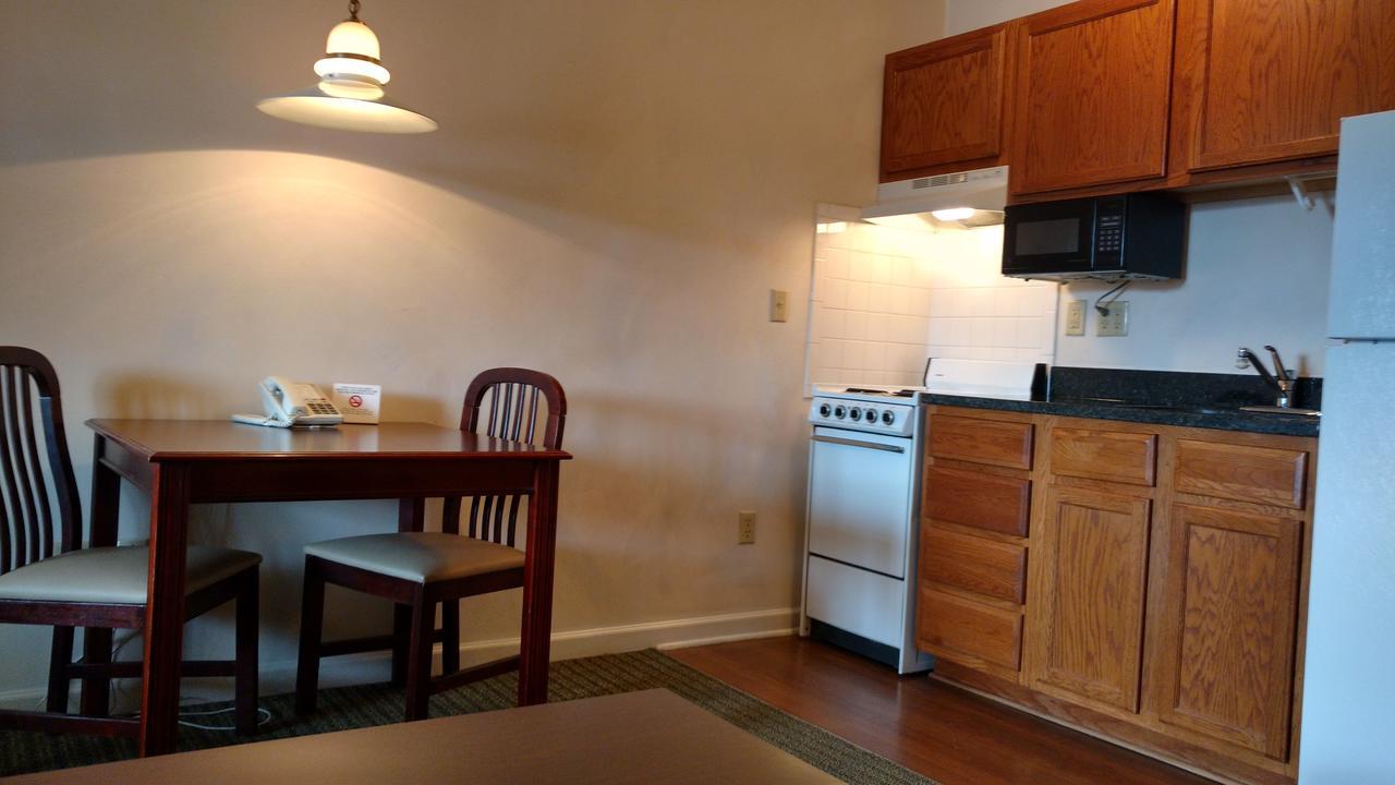 Affordable Suites Шарлотсвил Екстериор снимка