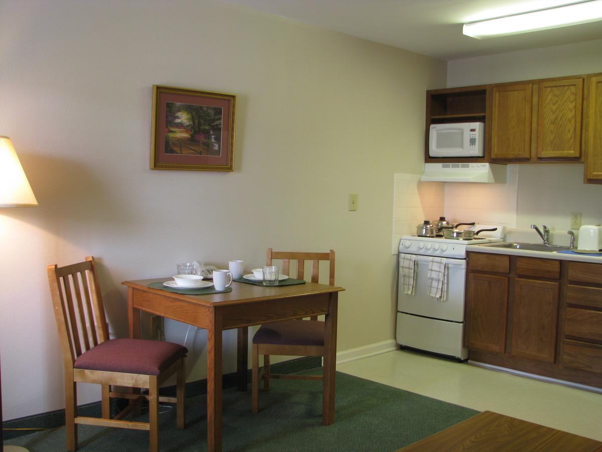 Affordable Suites Шарлотсвил Екстериор снимка