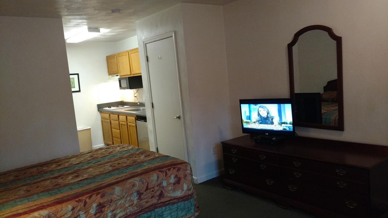 Affordable Suites Шарлотсвил Екстериор снимка